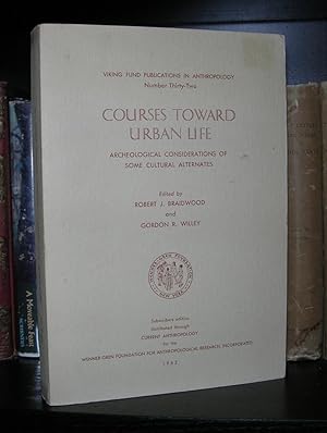 Imagen del vendedor de COURSES TOWARD URBAN LIFE Archaeological Considerations of Some Cultural Alternates a la venta por Evolving Lens Bookseller