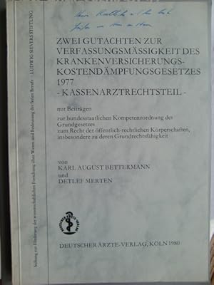 Immagine del venditore per Zwei Gutachten zur Verfassungsmssigkeit des Krankenversicherungskostendmpfungsgesetzes 1977 [neunzehnhundertsiebenundsiebzig], Kassenarztrechtsteil : mit Beitr. zur bundesstaatl. Kompetenzordnung d. Grundgesetzes, zum Recht d. ffentl.-rechtl. Krperschaften, insbesondere zu deren Grundrechtsfhigkeit. von Karl August Bettermann u. Detlef Merten. Stiftung zur Frderung d. Wissenschaftl. Forschung ber Wesen u. Bedeutung d. Freien Berufe, Ludwig-Sievers-Stiftung venduto da Herr Klaus Dieter Boettcher