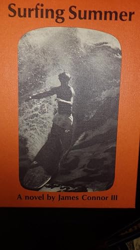 Image du vendeur pour SURFING SUMMER in Red Dustjacket WITH B/W Foto of BOY SURFER ON FRONT , Two young teenage boys, TURK & KENNY, age 14 are determined to learn how to Surf, despite being forbidden to do so by their parents. mis en vente par Bluff Park Rare Books