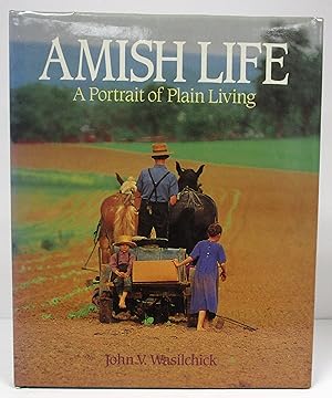 Bild des Verkufers fr Amish Life: A Portrait of Plain Liviing zum Verkauf von Book Nook
