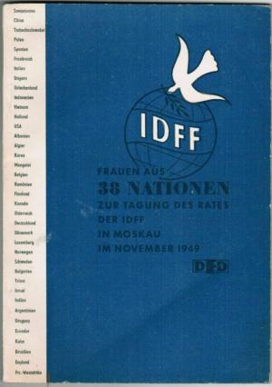 IDFF. Frauen aus 38 Nationen zur Tagung des Rates der IDFF in Moskau im November 1949. Herausgebe...