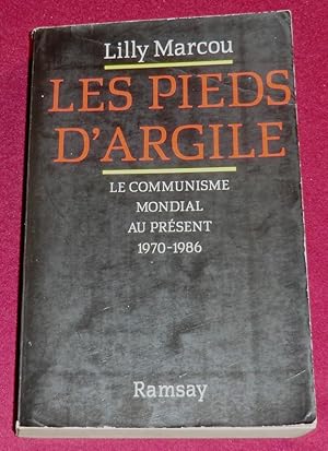 Image du vendeur pour LES PIEDS D'ARGILE - Le communisme mondial au prsent 1970-1986 mis en vente par LE BOUQUINISTE