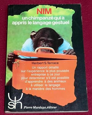 Imagen del vendedor de NIM, un chimpanz qui a appris le langage gestuel - Un rapport dtaill sur l'exprience la plus pousse entreprise  ce jour pour dterminer s'il est possible d'apprendre  des animaux  utiliser le langage  la manire des hommes a la venta por LE BOUQUINISTE