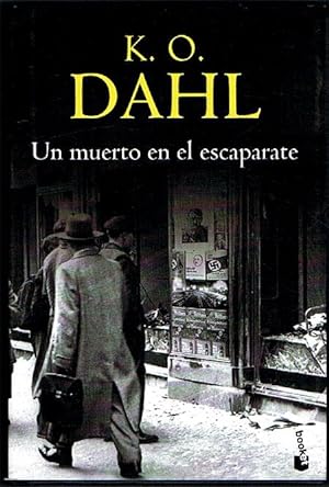 Seller image for UN MUERTO EN EL ESCAPARATE. for sale by Asilo del libro