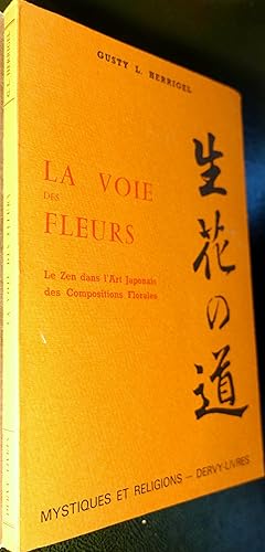 Immagine del venditore per La voie des fleurs. Le zen dans l'art japonais des compositions florales venduto da Le Chemin des philosophes