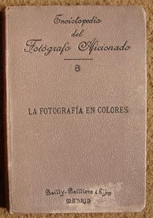 Imagen del vendedor de ENCICLOPEDIA DEL FOTOGRAFO AFICIONADO: LA FOTOGRAFIA EN COLORES a la venta por Libreria anticuaria El Hierofante