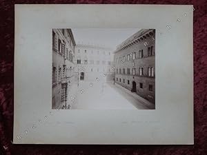 Image du vendeur pour Photographie ancienne : Italia, Siena (Sienne) - Piazza et Palazzo Salimbeni. mis en vente par Librairie Ancienne Richard (SLAM-ILAB)