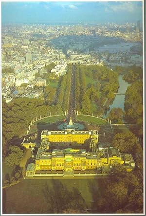 Immagine del venditore per LONDON FROM THE AIR venduto da CHARLES BOSSOM