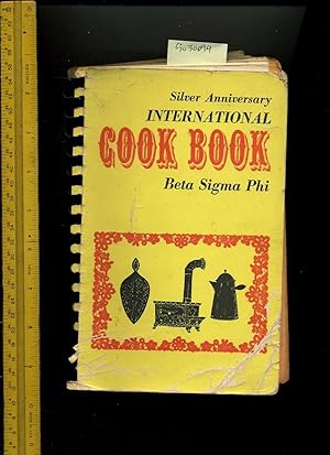 Bild des Verkufers fr Silver Anniversary International Cook Book Beta Sigma Phi [A Cookbook / Recipe Collection / Compilation of Fresh Ideas, Traditional / Regional Fare, Comprehensive Cooking Instructions + Techniques explained] zum Verkauf von GREAT PACIFIC BOOKS