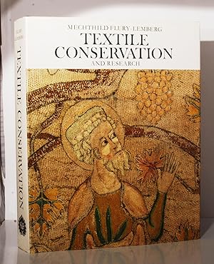 Imagen del vendedor de Textile Conservation and Research. A Documentation of the Textile Department on the occasion of the Twentieth Anniversary of the Abegg Foundation. a la venta por Kerr & Sons Booksellers ABA