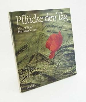 Seller image for Pflcke den Tag / Texte von Margot Bickel zu d. Bildern von Hermann Steigert for sale by Versandantiquariat Buchegger