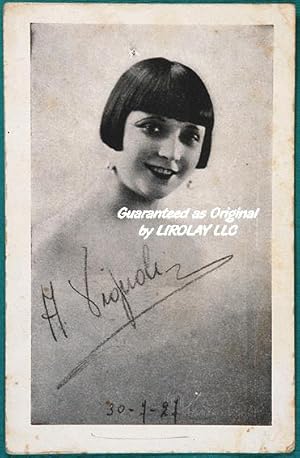 Alicia Vignoli (1911-2005) : Photographic portrait, inscribed, signed and dated by the artist, 1927