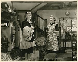 Imagen del vendedor de Miss Pilgrim's Progress (33 photographs from the 1950 film) a la venta por Royal Books, Inc., ABAA