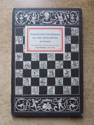 Künstlerische Schachfiguren aus zehn Jahrhunderten.