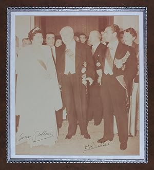 Immagine del venditore per Vintage portrait signed, showing the Shah and Soraya Esfandiary-Bakhtiari (1932-2001), Queen consort of Iran (1951-58), the second wife of the Shah. venduto da Antiquariat INLIBRIS Gilhofer Nfg. GmbH