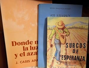 Bild des Verkufers fr DONDE NACE LA LUZ Y EL AZAHAR + SURCOS DE ESPERANZA + SILABARIO DE PREGUNTAS (3 libros) zum Verkauf von Libros Dickens