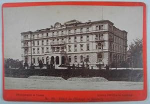 Hotel de l'Europe in Salzburg. Original-Fotografie, Albumin auf Verlagskarton mit typogr. Bezeich...