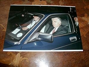 Seller image for PHOTO-PRESSE en NOIR Lgende au dos : Back from holiday Norman Lamont arrives at the Treasury. for sale by JOIE DE LIRE