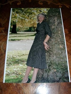 PHOTO-PRESSE en NOIR Légende au dos : THE ENGLISH ROSE CLINTON LOVED AND LOST . EXCLUSIVE.