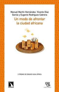 Bild des Verkufers fr UN MODO DE AFRONTAR LA CIUDAD AFRICANA zum Verkauf von KALAMO LIBROS, S.L.