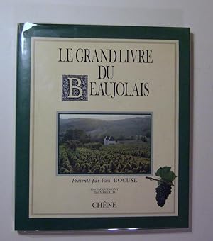 Imagen del vendedor de Le grand livre du Beaujolais. a la venta por Domifasol