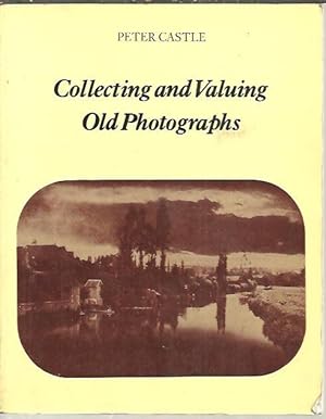 Image du vendeur pour COLLECTING AND VALUING OLD PHOTOGRAPHS. mis en vente par Librera Javier Fernndez