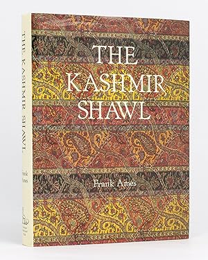 Bild des Verkufers fr The Kashmir Shawl and its Indo-French Influence zum Verkauf von Michael Treloar Booksellers ANZAAB/ILAB