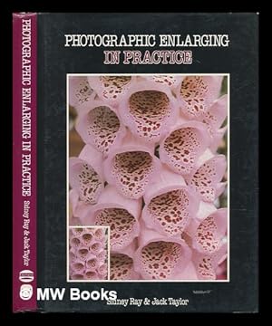 Immagine del venditore per Photographic Enlarging in Practice venduto da MW Books Ltd.