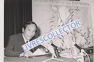 Seller image for KAMPUCHEA : CONFRENCE DE PRESSE DE CHAU SENG  PARIS. Photo for sale by LIVRESCOLLECTOR