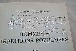 Image du vendeur pour HOMMES ET TRADITIONS POPULAIRES EN FLANDRE-ARTOIS - ENVOI DEDICACE DE JULES JOLY mis en vente par Librairie RAIMOND