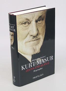 Imagen del vendedor de Kurt Masur. Zeiten und Klnge. Biographie. Unter Mitarbeit von Manuela Runge. a la venta por Antiquariat An der Rott Oswald Eigl