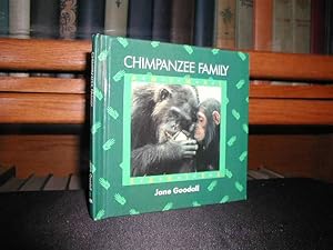 Bild des Verkufers fr Chimpanzee Family zum Verkauf von The Reluctant Bookseller