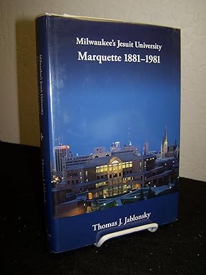 Imagen del vendedor de Milwaukee?s Jesuit University: Marquette 1881-1981. a la venta por Zephyr Books