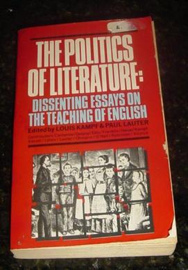 Bild des Verkufers fr The Politics of Literature: Dissenting Essays on the Teaching of Literature zum Verkauf von Makovski Books