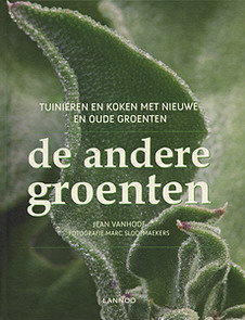 Image du vendeur pour De andere groenten. Tuinieren en koken met nieuwe en oude groenten. mis en vente par Frans Melk Antiquariaat