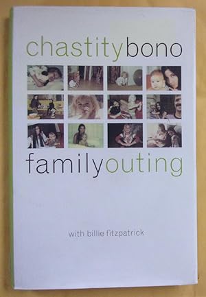 Immagine del venditore per Family Outing venduto da Book Nook
