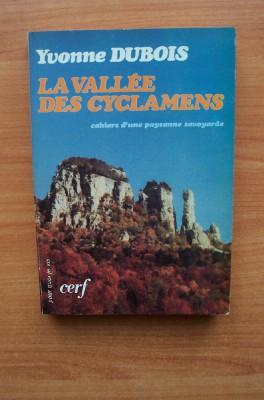 Seller image for LA VALLEE DES CYCLAMENS cahiers d'une paysanne savoyarde for sale by KEMOLA