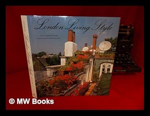 Image du vendeur pour London Living Style / Text by Lesley Astaire ; Photographs by Michael Boys mis en vente par MW Books Ltd.