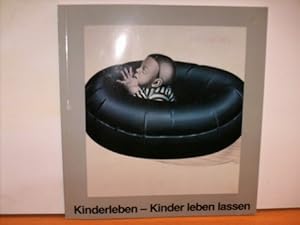 Imagen del vendedor de INTERVERSA zeigt zum Jahr des Kindes Kinderleben, Kinder leben lassen : [28. Juni - 17. August 1979 Hrsg.: INTERVERSA, Ges. f�r Beteiligungen mbH, Hamburg. Veranst.: INTERVERSA, Ges. f�r Beteiligungen mbH, Hamburg]. In Zusammena a la venta por Antiquariat B��ler