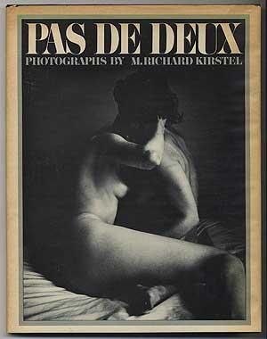 Immagine del venditore per Pas De Deux venduto da Between the Covers-Rare Books, Inc. ABAA
