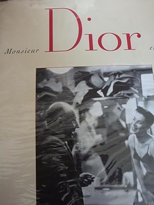 Immagine del venditore per Monsieur Dior et Nous 1947-1957 grand in-4,reli avec jaquette,127 pages, lexique,bibliographie. venduto da LIBRAIRIE EXPRESSIONS