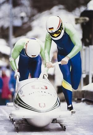 Bild des Verkufers fr Titel, Trnen & Triumphe: Die Olympischen Winterspiele von 1924-1992 zum Verkauf von ERIC CHAIM KLINE, BOOKSELLER (ABAA ILAB)