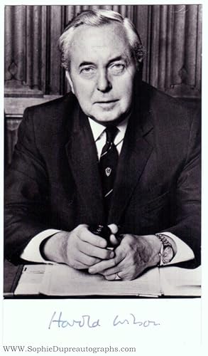 Postcard photo signed (Sir James Harold, 1916-1995, Labour Prime Minister 1964-1970 and 1974-1976)