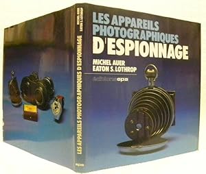 Seller image for L'oeil invisible: Les Appareils Photographiques d'Espionnage. for sale by Bouquinerie du Varis