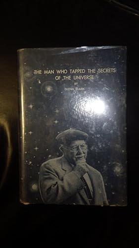 Immagine del venditore per Man Who Tapped The Secrets OF The universe, STORY OF LIFE OF Dr. WALTER RUSSELL, was Painter , Sculptor, Author founded, the University of Science and Philosophy (USP) died in 1963 at age 92, He was Leonardo da Vinci of our time & a venduto da Bluff Park Rare Books