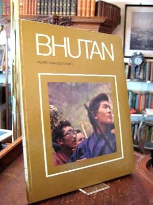 Imagen del vendedor de Bhutan. Text von Ninon Vellis und Armin Haab. a la venta por Antiquariat an der Stiftskirche