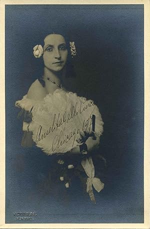 Photograph signed by Amelita Galli-Curcy (1882-1963).