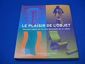 Le plaisir de l'objet : Nouveau regard sur les arts décoratifs du XXème siècle