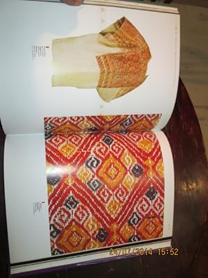 Image du vendeur pour Textiles Mayas.La trame d'un peuple. mis en vente par Librairie FAUGUET