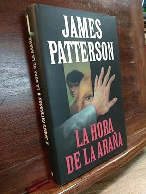 Seller image for La hora de la araa for sale by Libros Antuano